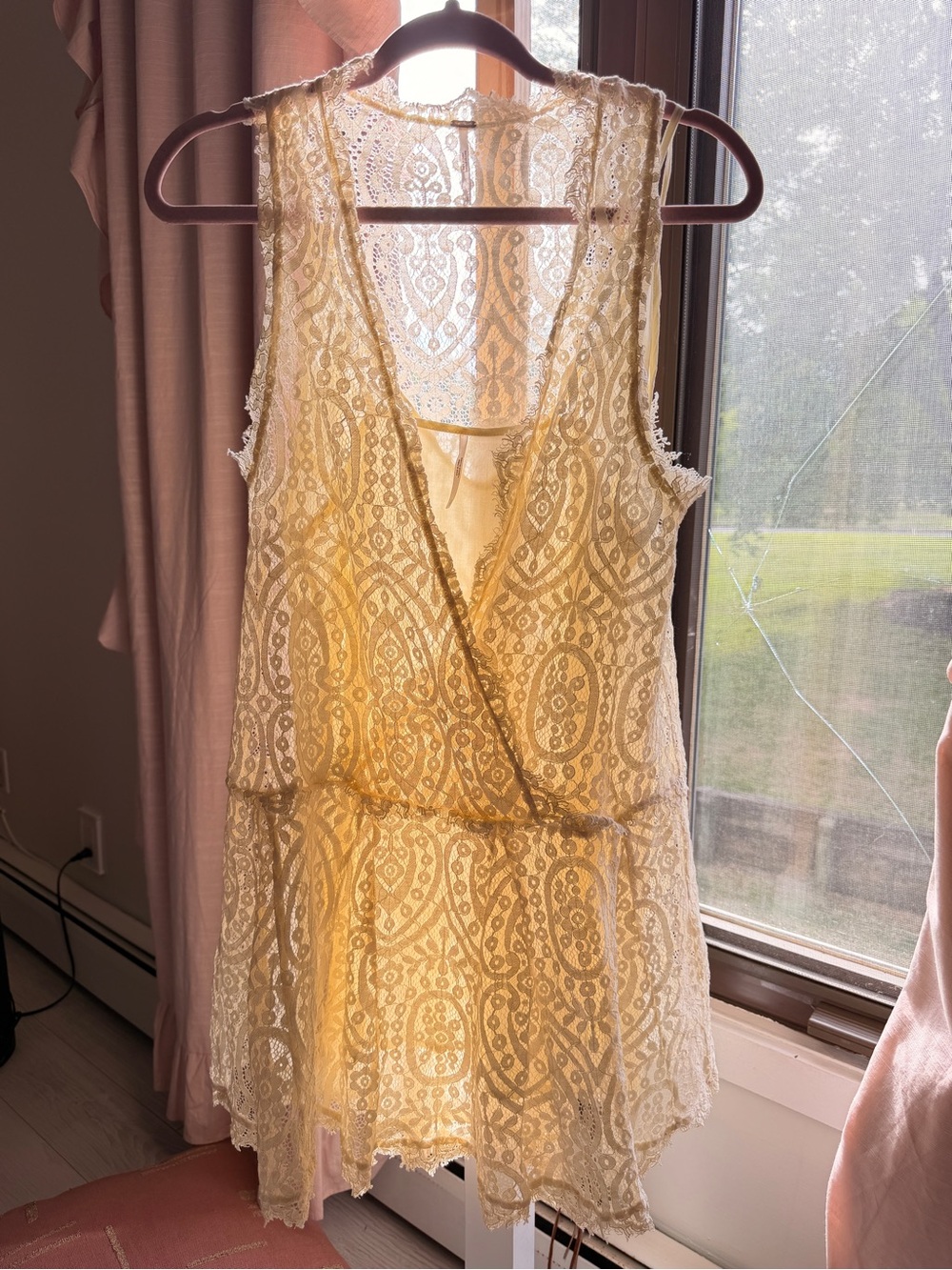 FREE PEOPLE Off white Lace Sleeveless V- Tunic Top in Ivory Sz S M